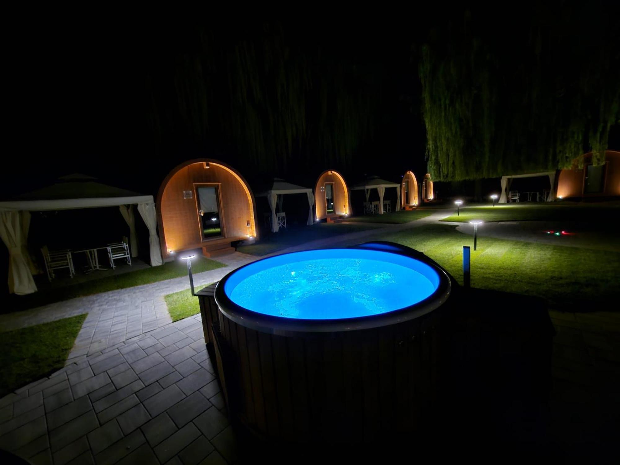 Vicolungo Glamour Lodge & Spa - Free Spa Hot Tub E Sauna Luaran gambar